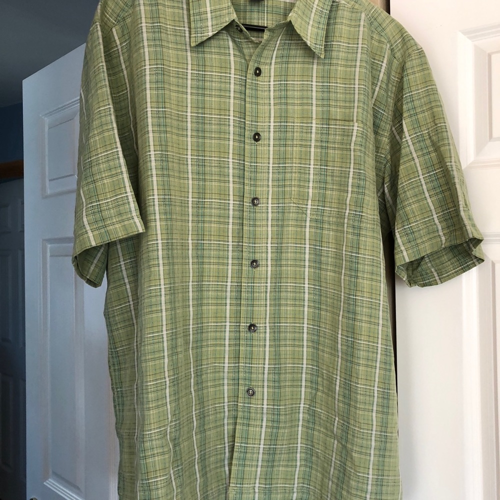 Men’s short sleeved button down shirt
